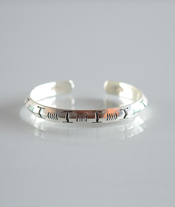 HOLLYWOOD RANCH MARKET(ハリウッドランチマーケット) CONTINUOUS H TRIANGLE BRACELET【MENS】